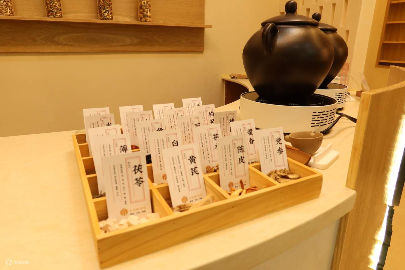 Zuo Yue Spa | Minyak Esensial | Moksibusi | Wajah | Perawatan Kepala | Cabang Gangxia